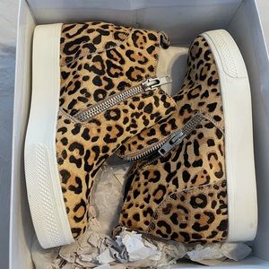 Brand new Steve madden wedgie shoe size 8